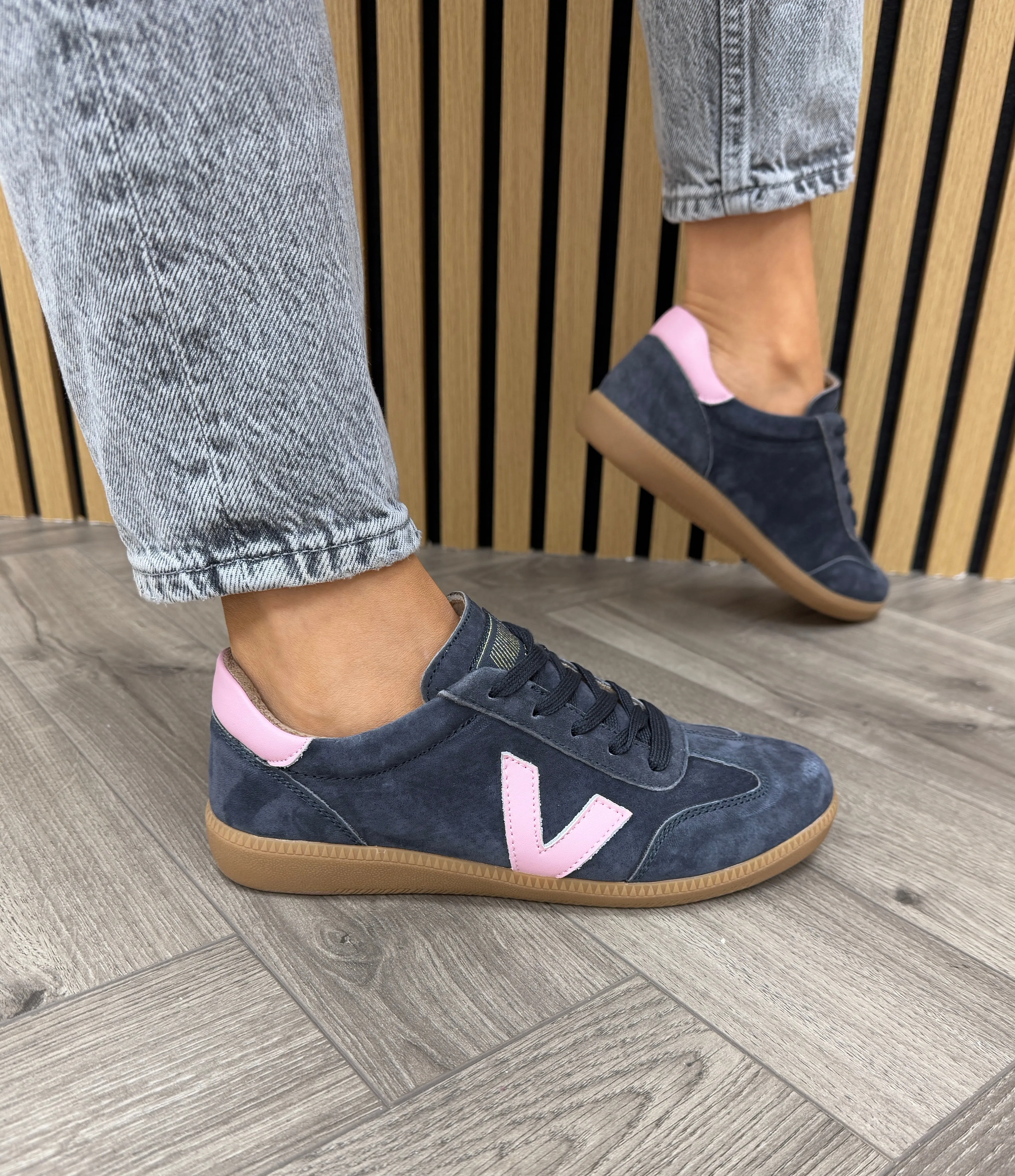 Drilleys (SS25) ‘Seventy’ Trainer With Gum Sole - Indigo Night (D9)