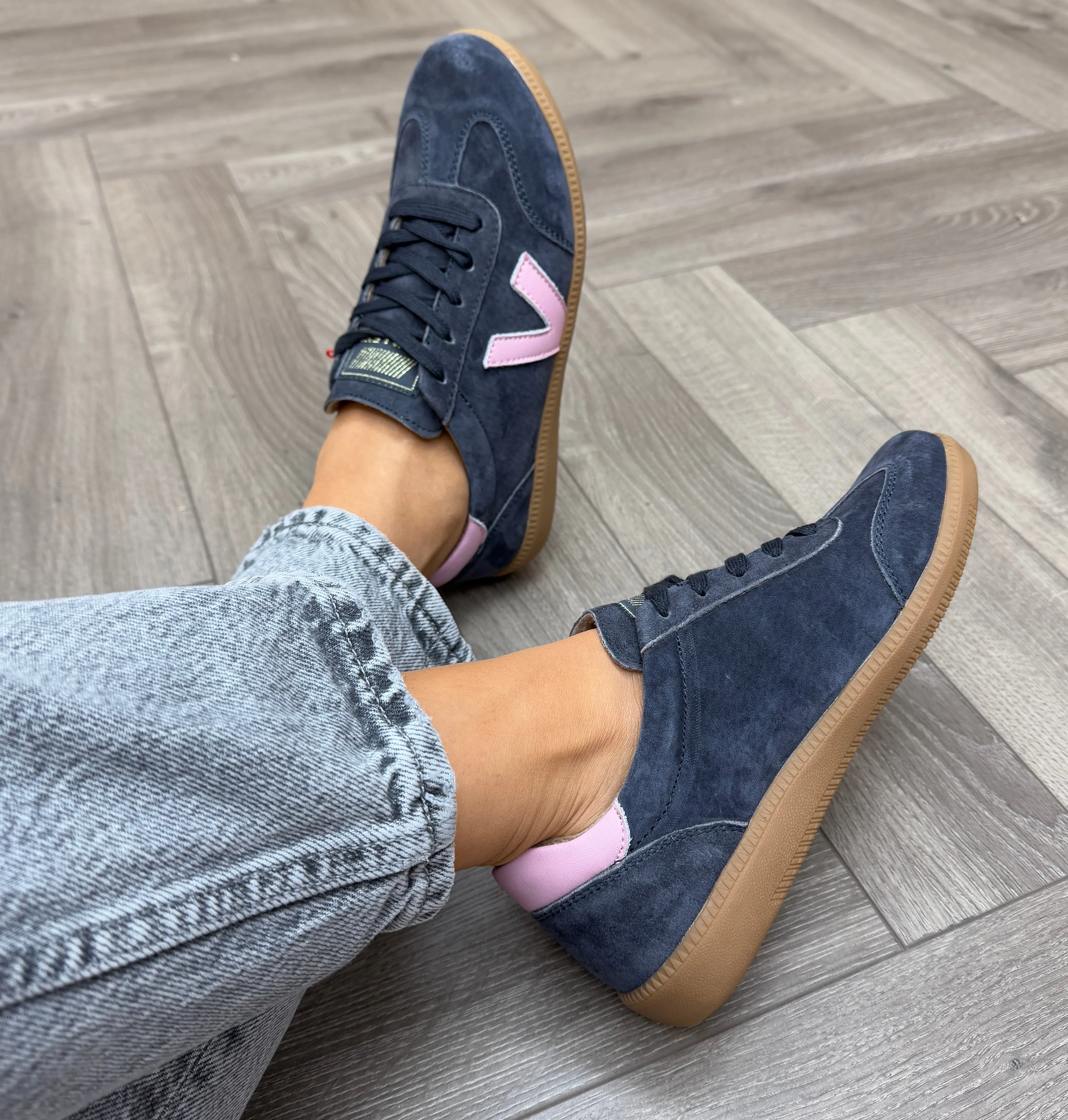 Drilleys (SS25) ‘Seventy’ Trainer With Gum Sole - Indigo Night (D9)
