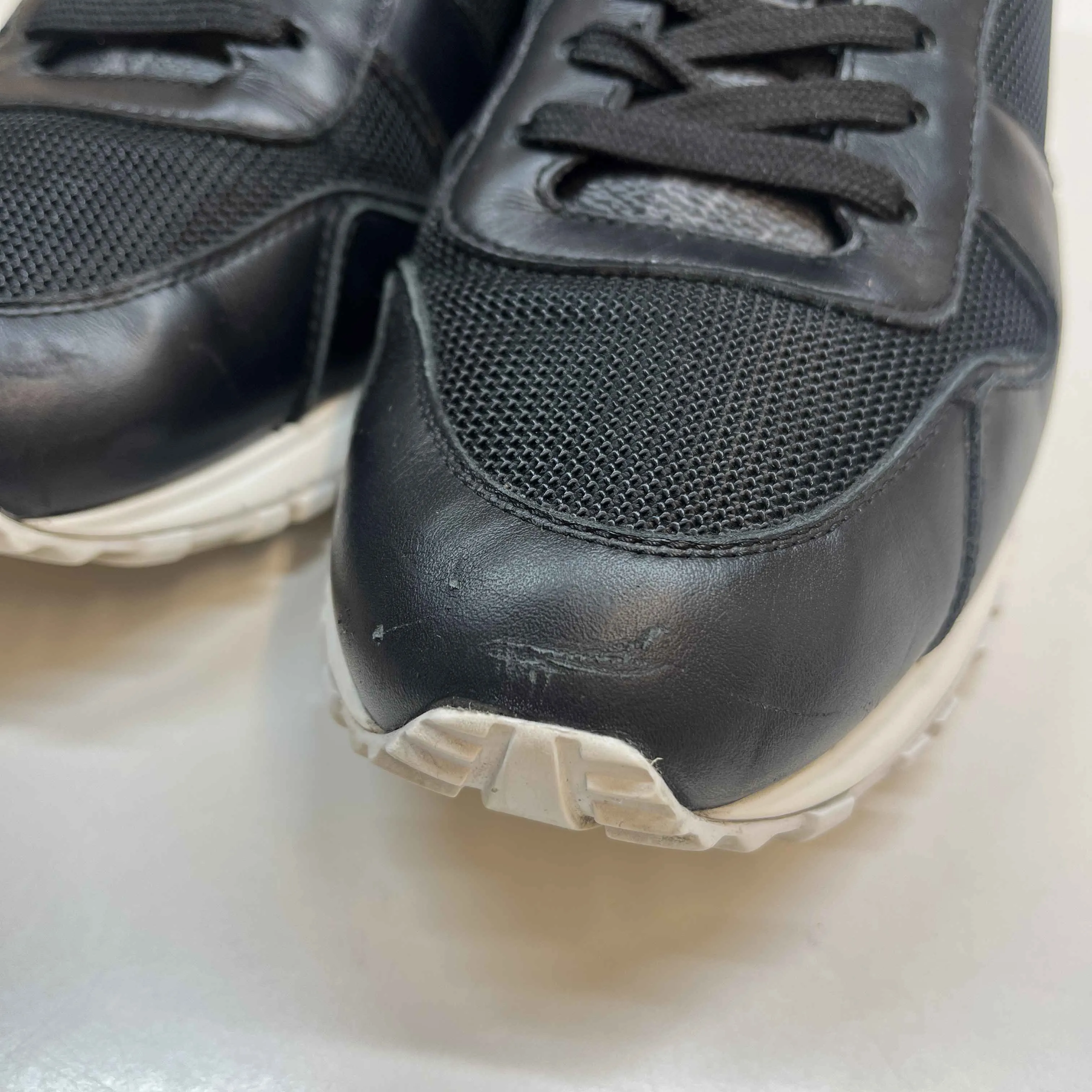 Men's Runaway Low Trainers Black Size EU 42 / UK 8