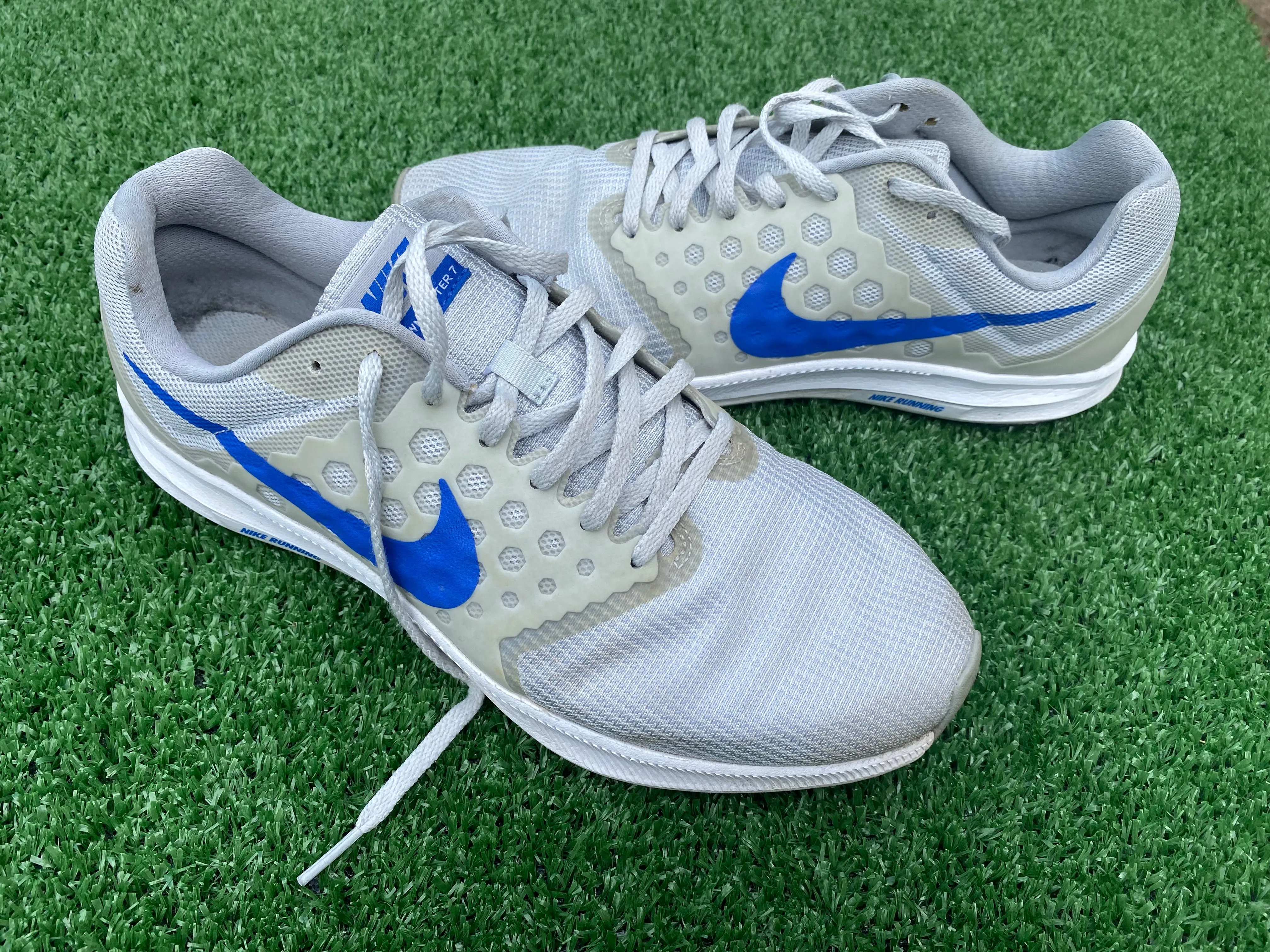 Nike Downshifter 7 UK Size 9 Mans Mens EU 43 Grey / White / Blue Trainers Shoes VGC