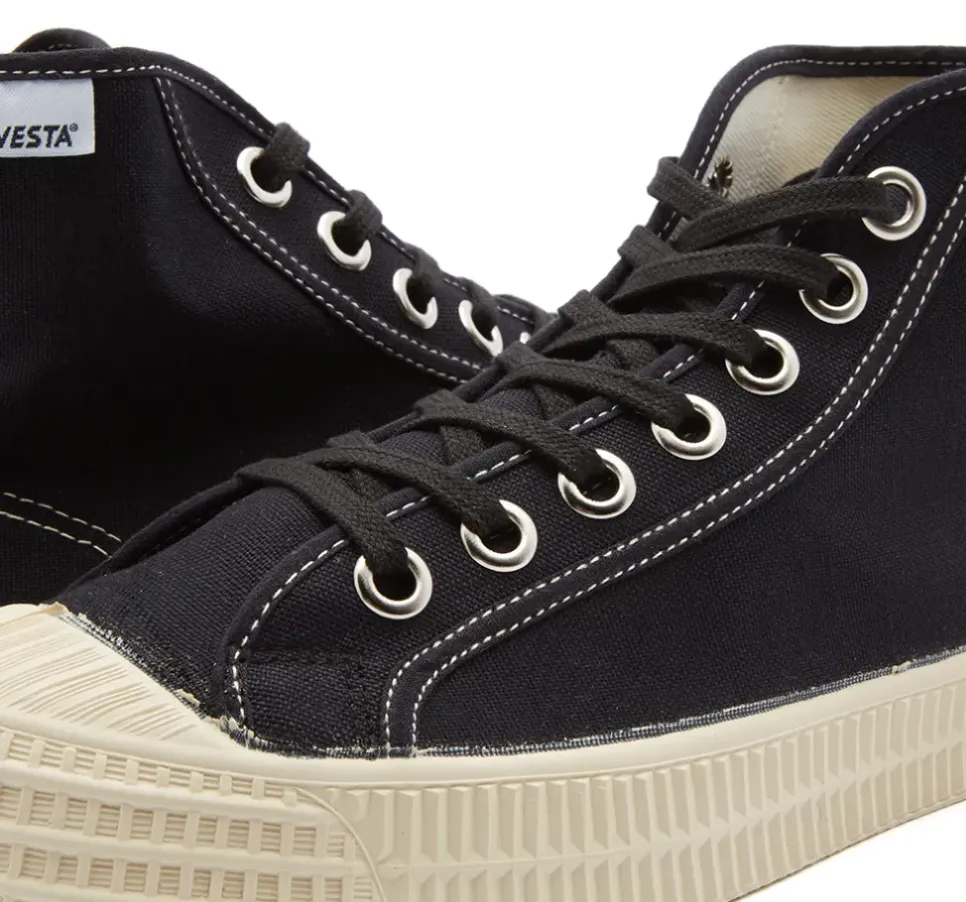 NOVESTA | Star Dribble Contrast Stitch | Black
