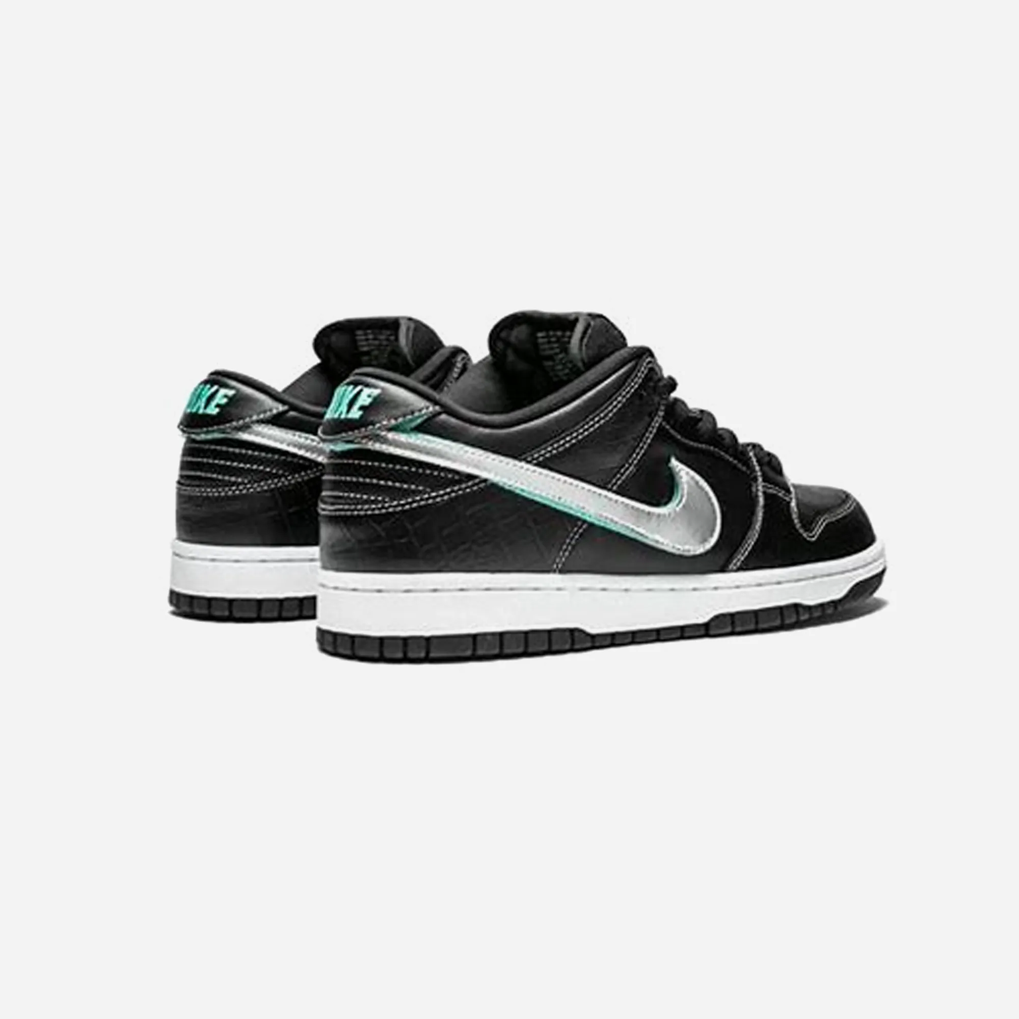 SB DUNK LOW DIAMOND SUPPLY CO. BLACK DIAMOND