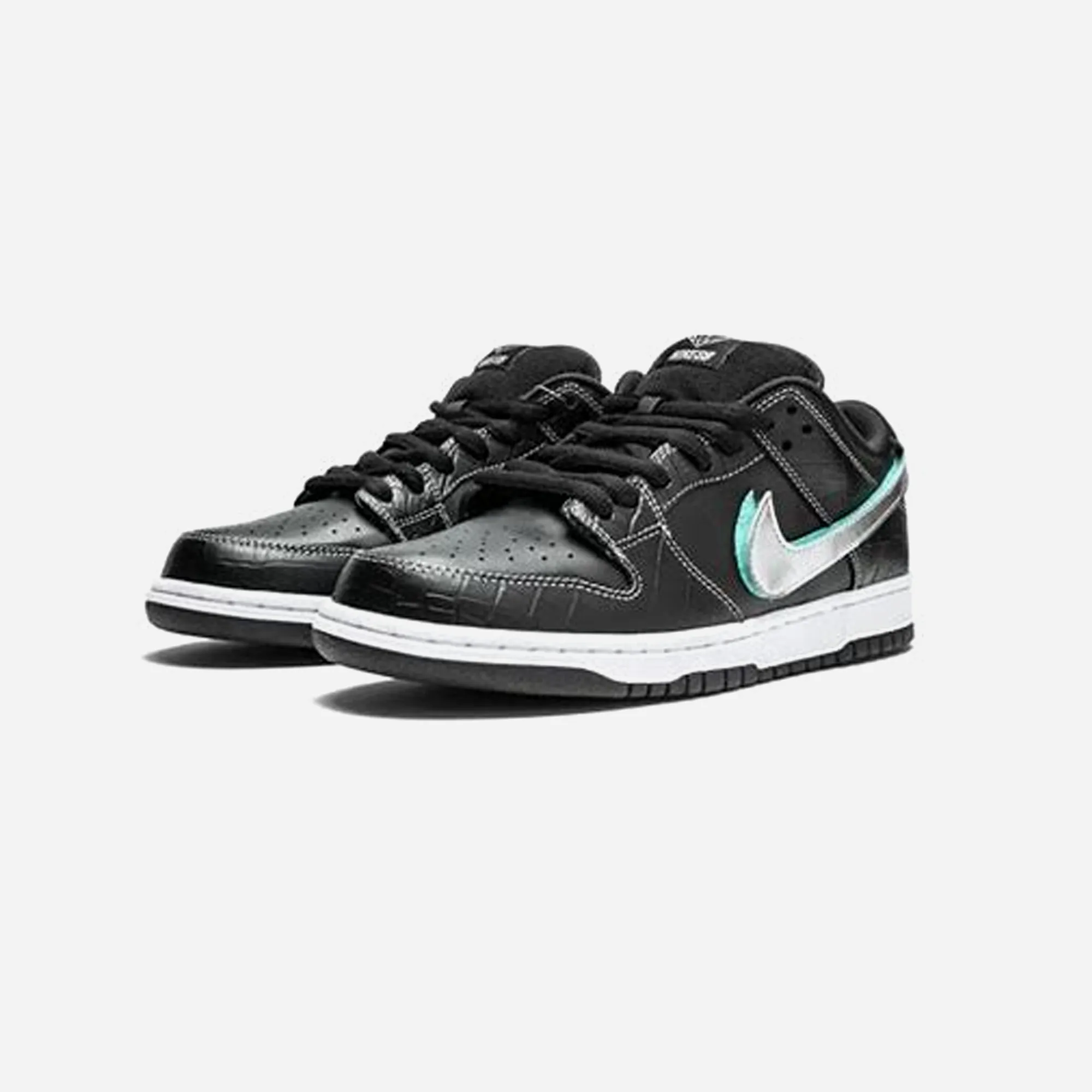 SB DUNK LOW DIAMOND SUPPLY CO. BLACK DIAMOND