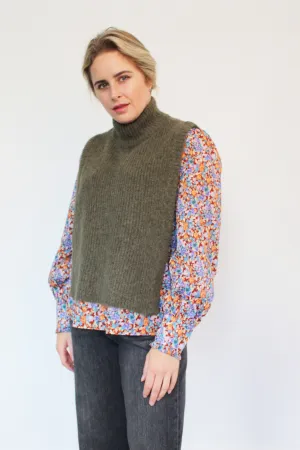SLF Linna Mia Knit Bib in Kalamata