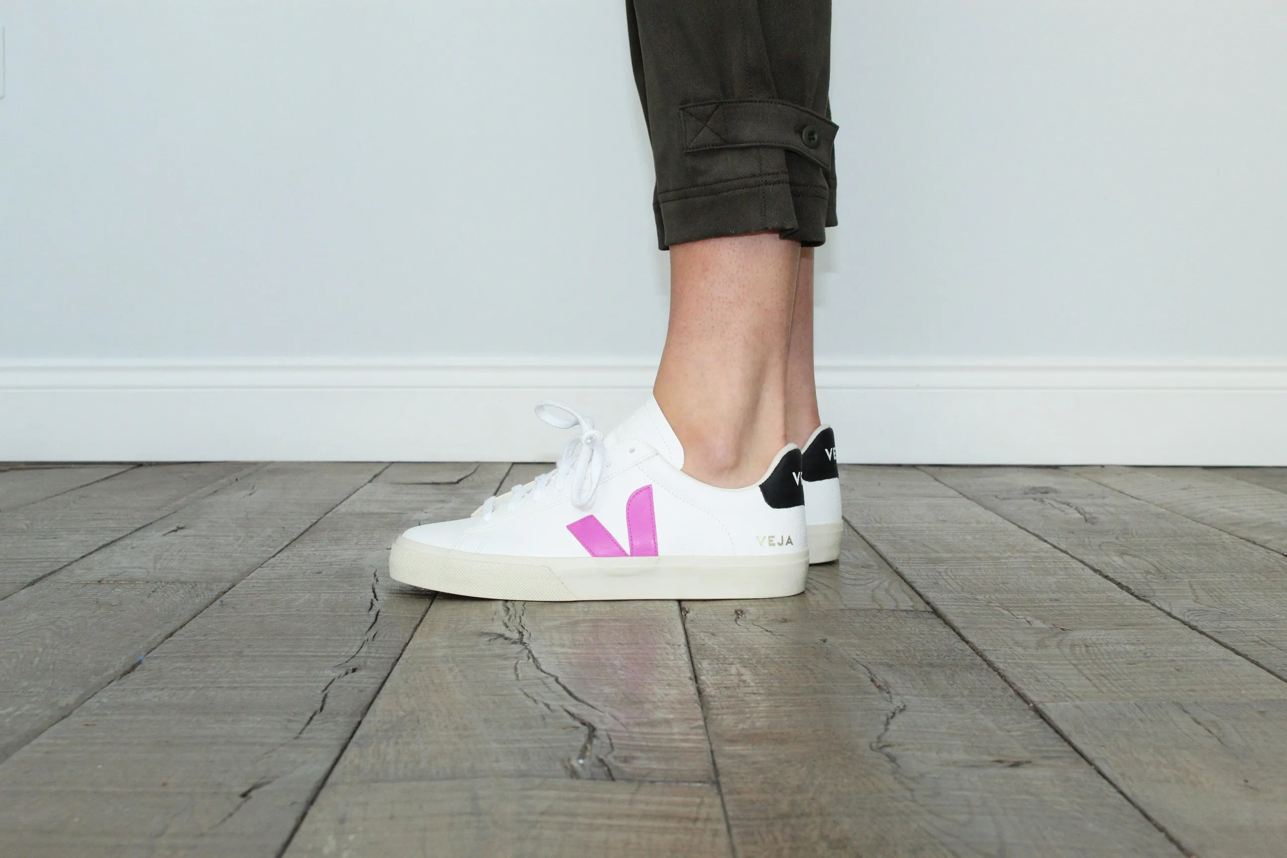 VEJA 52691 Campo Chromefree Trainers in White and Ultraviolet