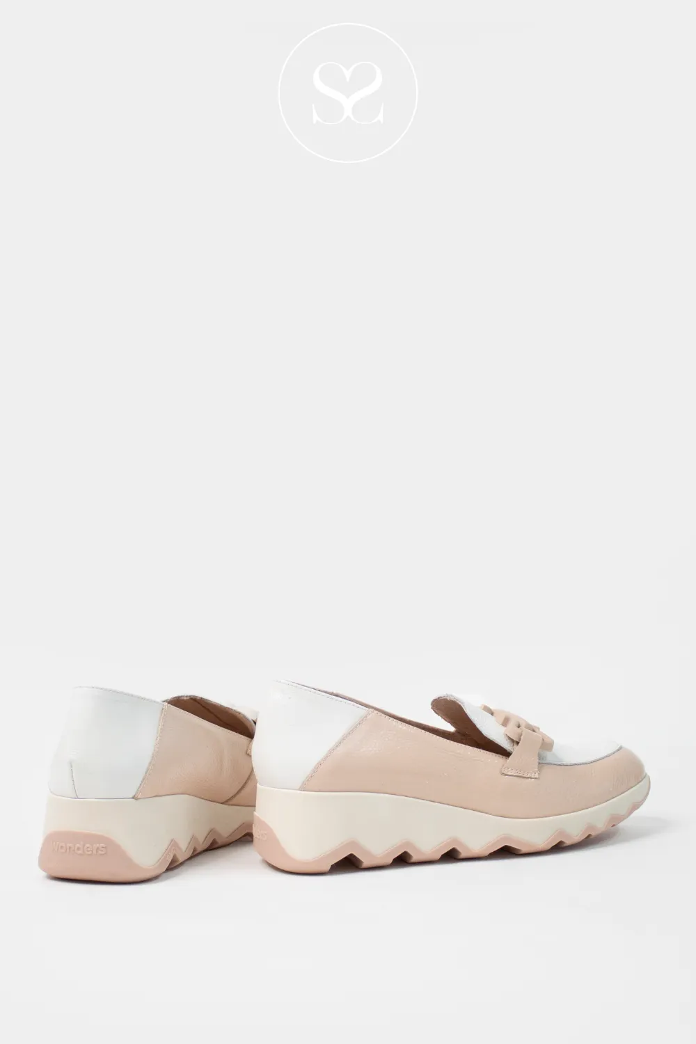 WONDERS C-7603 NUDE/CREAM PATENT LEATHER CHUNKY WEDGE LOAFERS