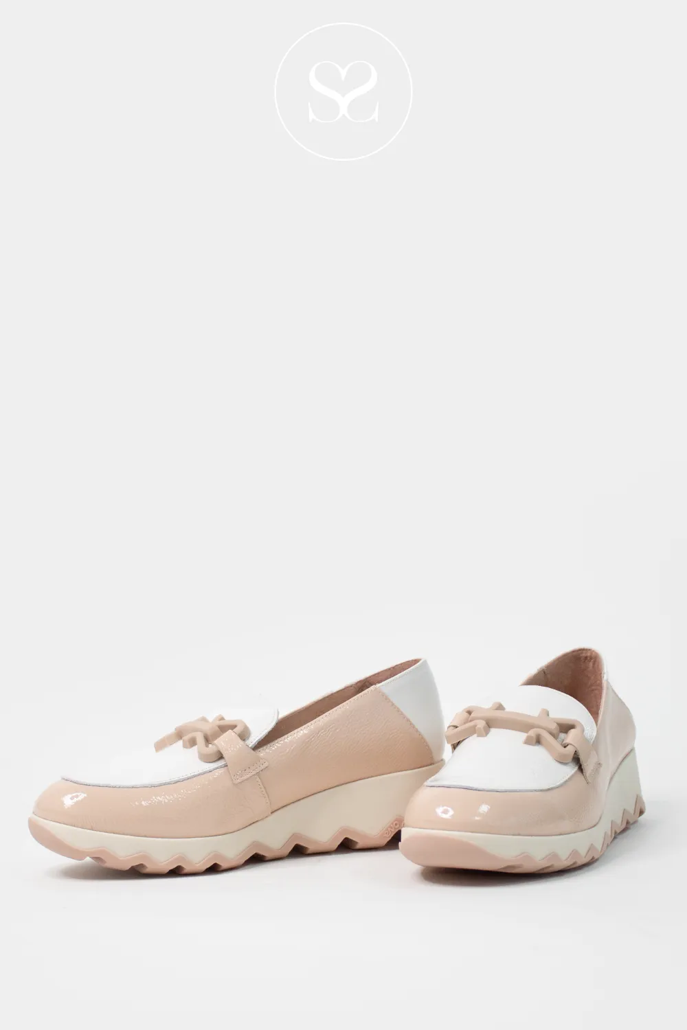 WONDERS C-7603 NUDE/CREAM PATENT LEATHER CHUNKY WEDGE LOAFERS