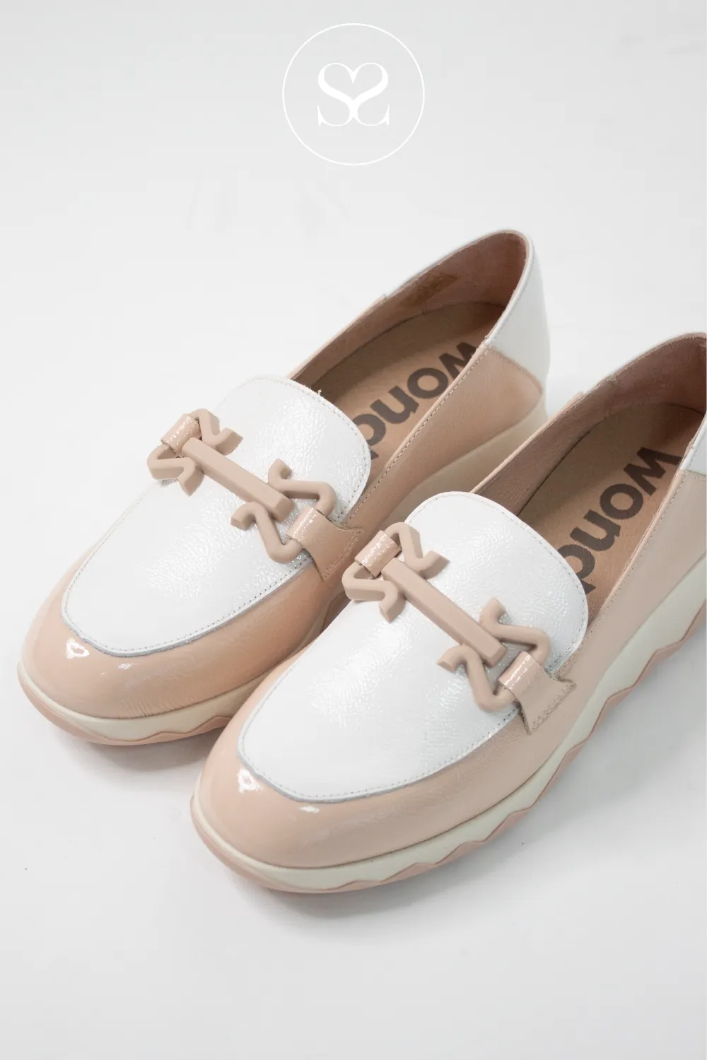 WONDERS C-7603 NUDE/CREAM PATENT LEATHER CHUNKY WEDGE LOAFERS