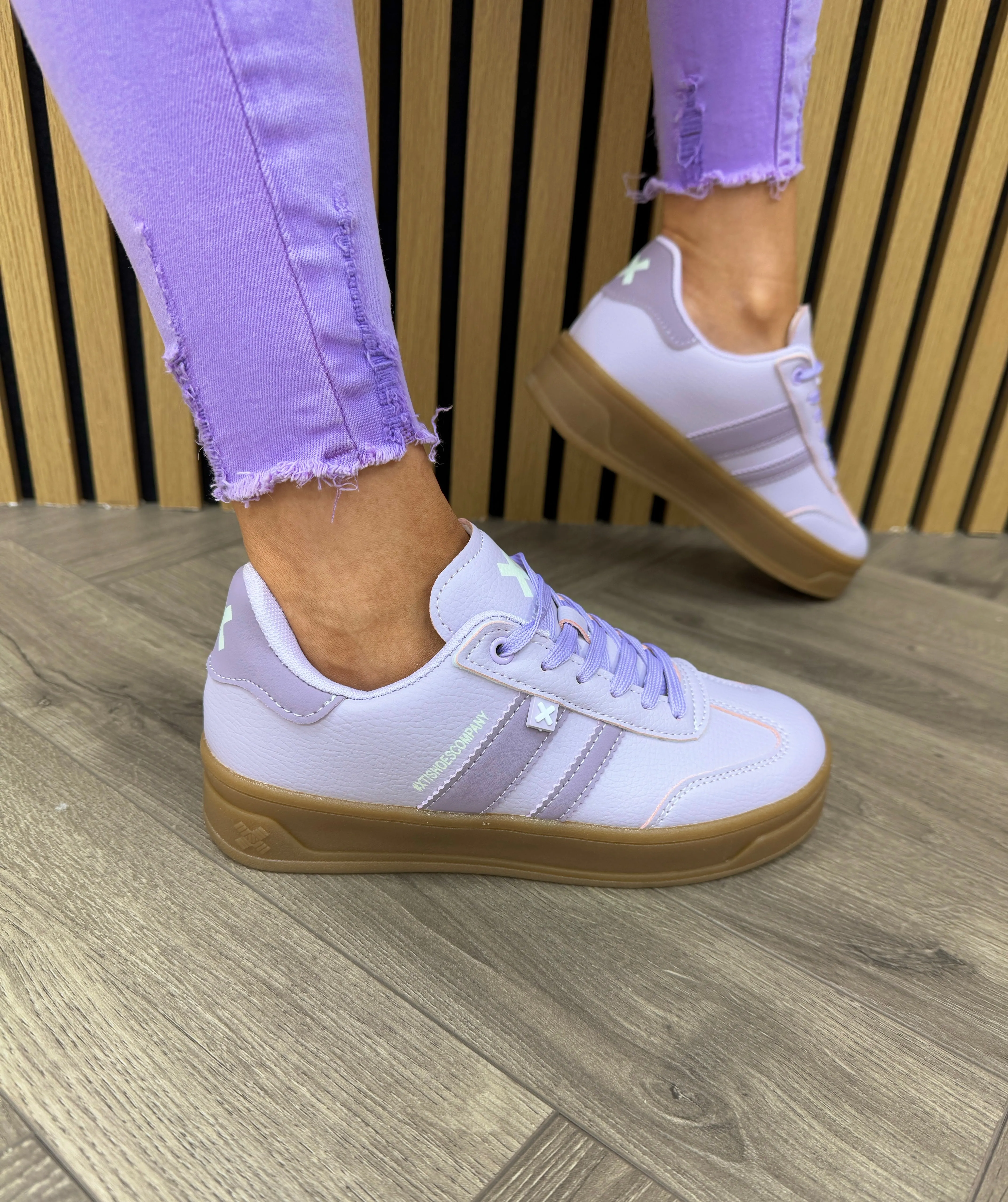 XTI (SS25) Platform Trainer with Gum Sole 143645 - Lila (X28)