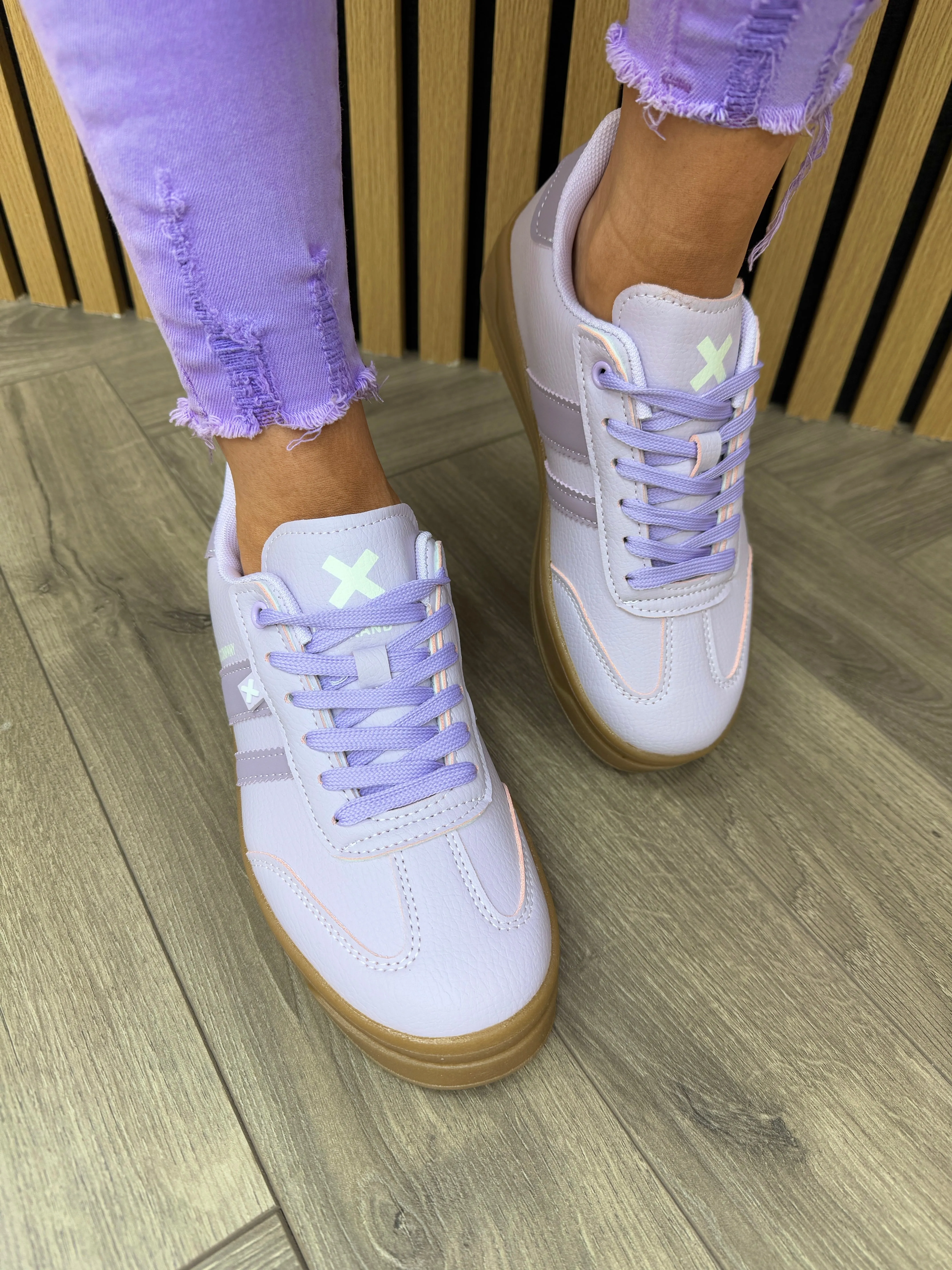 XTI (SS25) Platform Trainer with Gum Sole 143645 - Lila (X28)